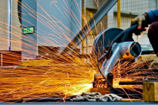 As oportunidades estão divididas entre três funções fundamentais: montador de andaime offshore, pintor industrial e caldeireiro, com 30 vagas disponíveis para cada uma delas