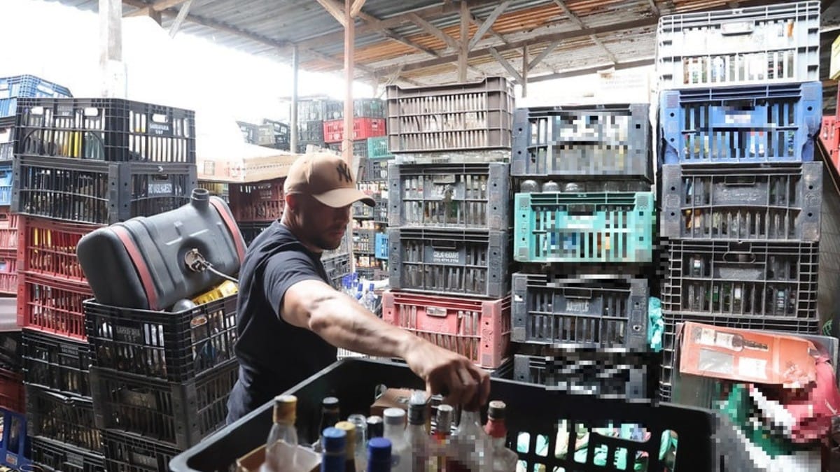 Uma outra ação contra uma rede criminosa de adulteração de bebidas prendeu 6 e apreendeu barris e garrafas / Divulgação/SSP