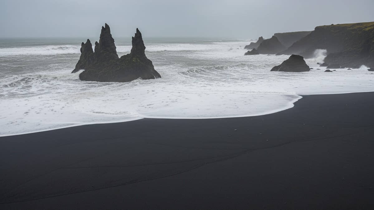 A Praia Preta é uma das mais belas e mais perigosas do mundo