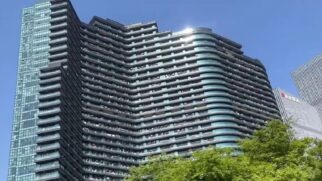 O edifício conta com diversos serviços como escolas, mercados, hospitais e academias