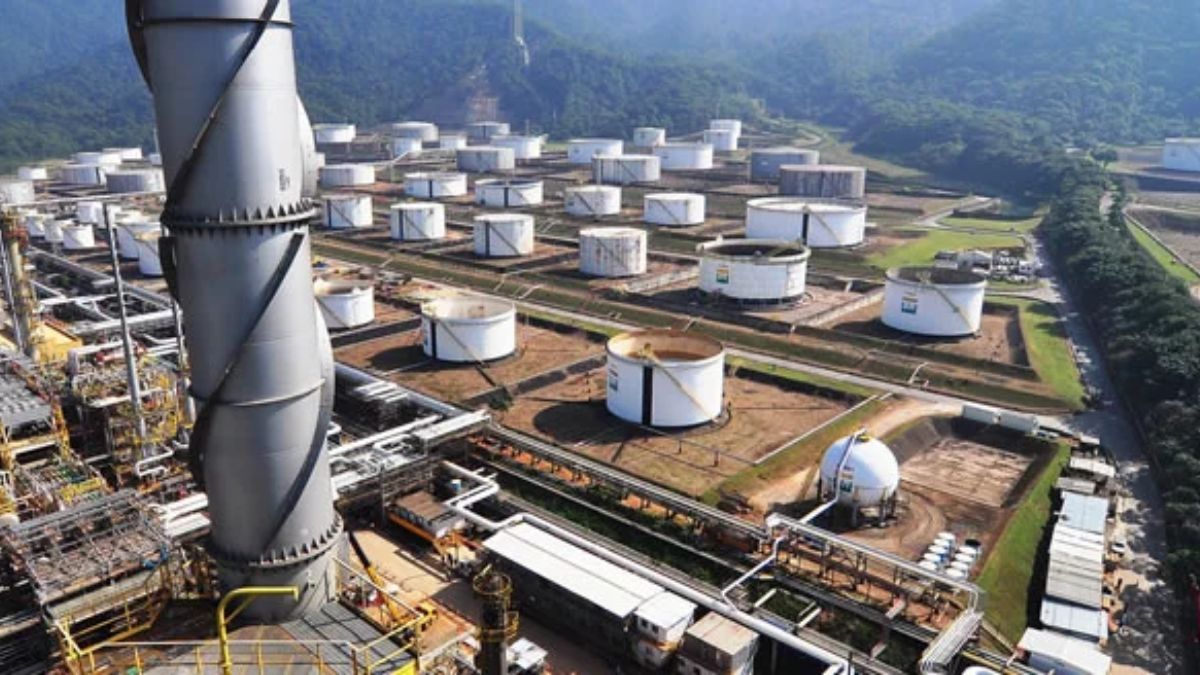 Os visitantes ainda conhecerão momentos importantes da trajetória da refinaria