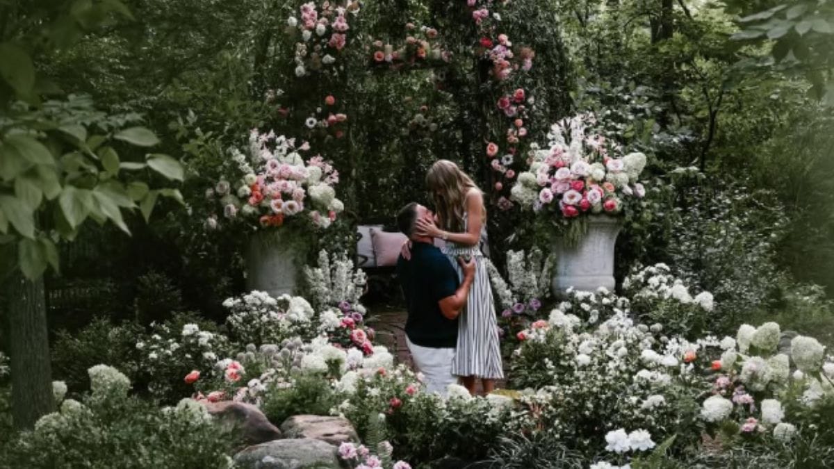 Na letra de The Fate of Ophelia, Taylor Swift fala sobre dor, amor e sobrevivência, o verso "You saved my heart from the fate of Ophelia" podem ser uma referência ao seu noivo, Travis Kelce/ Reprodução Instagram/@taylorswift