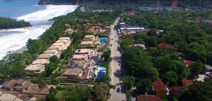 Nesse sentido, o Porto de São Sebastião é significativo, dada sua localização estratégica no litoral norte de São Paulo e capacidade de lidar com operações que exigem engenharia logística extremamente dedicada