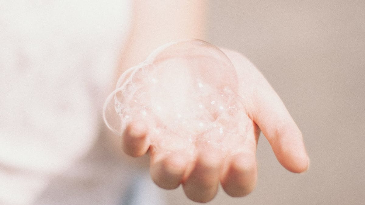 Produto "Pérolas do Campo", da Bloom Perfumaria, deve ser retirado das lojas brasileiras/Unsplash