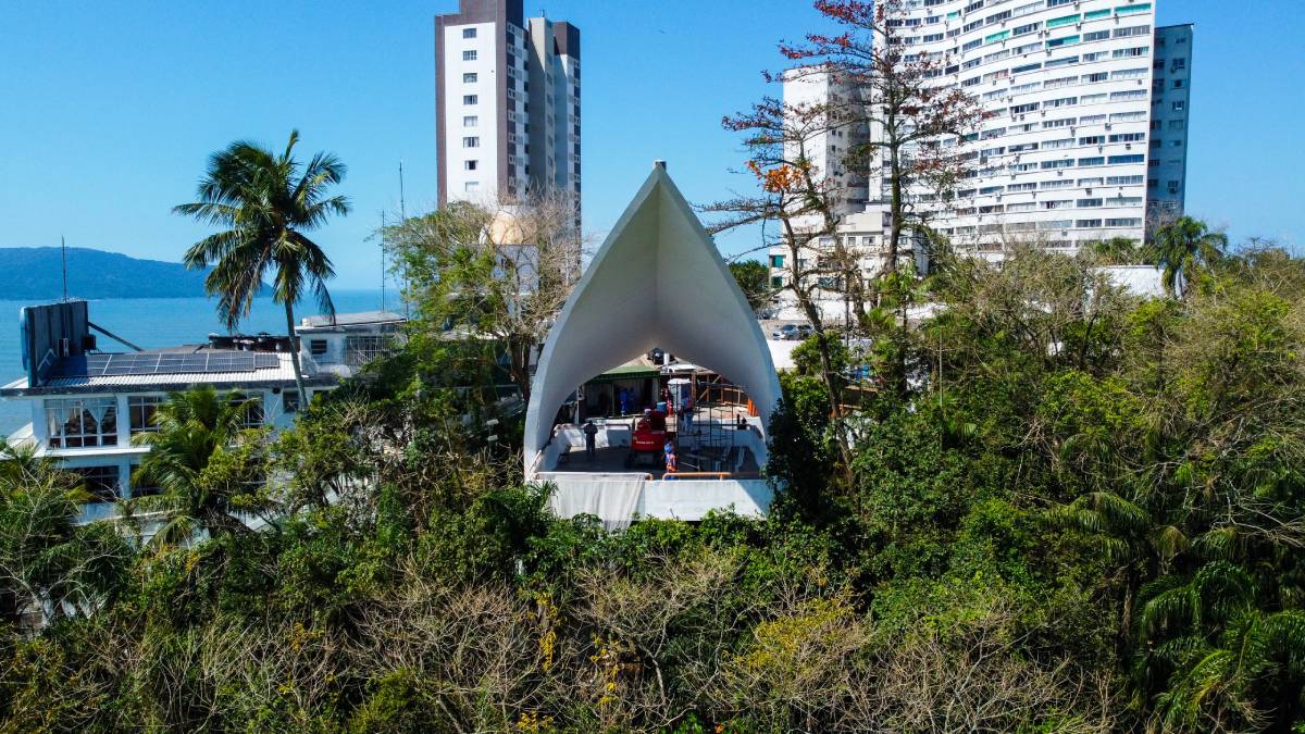 Projetado pelo icônico arquiteto e urbanista Oscar Niemeyer, o histórico monumento foi inaugurado em 2002, em alusão ao aniversário de 500 anos do País