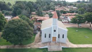 Distrito de Alexânia mistura turismo experimental, cultura viva e uma curiosa fronteira entre Portugal e Espanha.