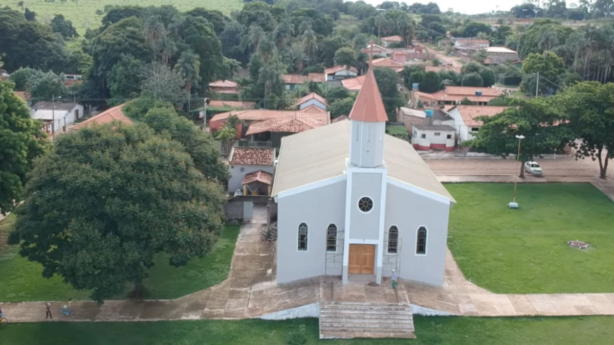 Distrito de Alexânia mistura turismo experimental, cultura viva e uma curiosa fronteira entre Portugal e Espanha.