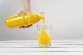 Aditivo, usado legalmente na indústria alimentícia apenas para conservar carnes processadas como presunto, bacon e salsicha,