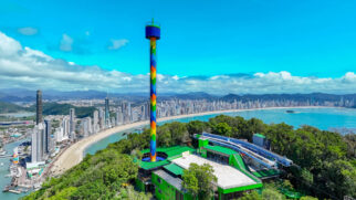 A torre proporcional uma vista de tirar o fôlego de toda a cidade