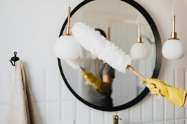 Um truque caseiro é uma técnica ou procedimento feito em casa para resolver diversos problemas