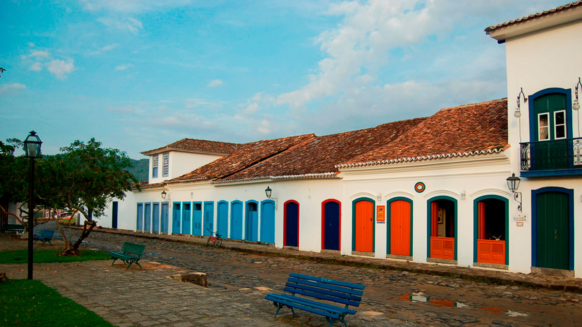Localizada a cerca de 250 km do Rio de Janeiro, Paraty é um dos destinos mais encantadores do litoral brasileiro.