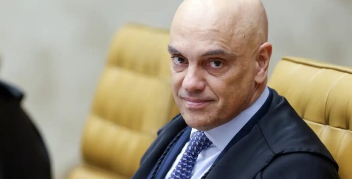 A sensitiva também mencionou a possibilidade de novas prisões determinadas por Moraes, envolvendo 'dois homens e uma mulher'