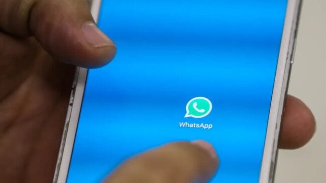 Saiba por que a bandeira aparece em algumas conversas e como ativá-la