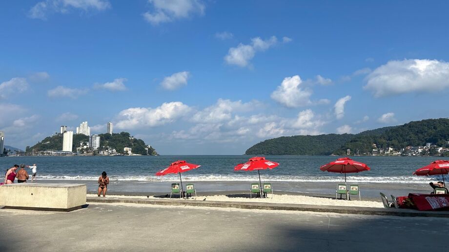 Muitas pessoas evitam levar guarda-sóis próprios por serem pesados, grandes e difíceis de montar