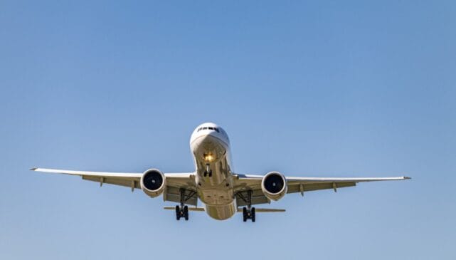 Com mais de 100 empresas integradas e cerca de 15 mil empregos diretos, o cluster cobre aeronáutica, defesa, espaço, aviônicos e manutenção aeronáutica (MRO).