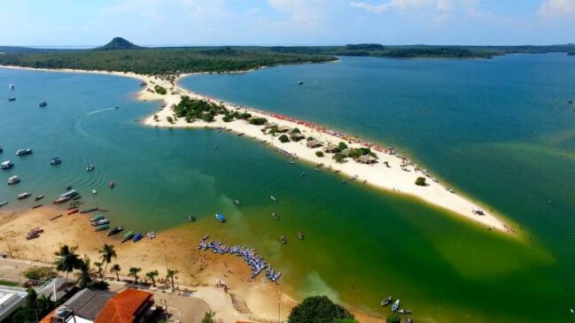 Com suas praias de rio, trilhas e tradições, Alter do Chão é um convite à contemplação e ao respeito pela natureza, um pedacinho da Amazônia que prova que o verdadeiro paraíso pode estar bem no coração do Brasil