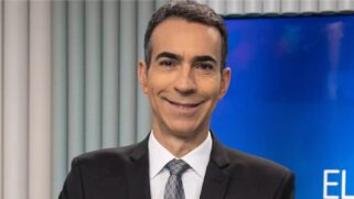 A coincidência carimbou a saída do jornalista com tom simbólico, como se o ciclo estivesse calculado ao milímetro