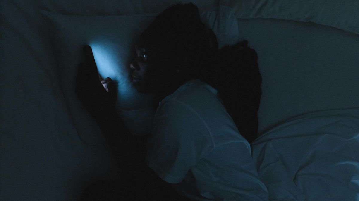 Desligar o celular permite que seu corpo descanse de forma mais eficiente