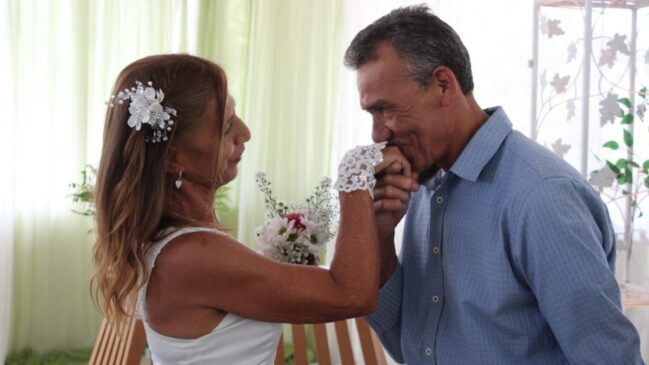 A cerimônia gratuita foi realizada no Hotel Chácara do Monteiro e reuniu famílias e amigos