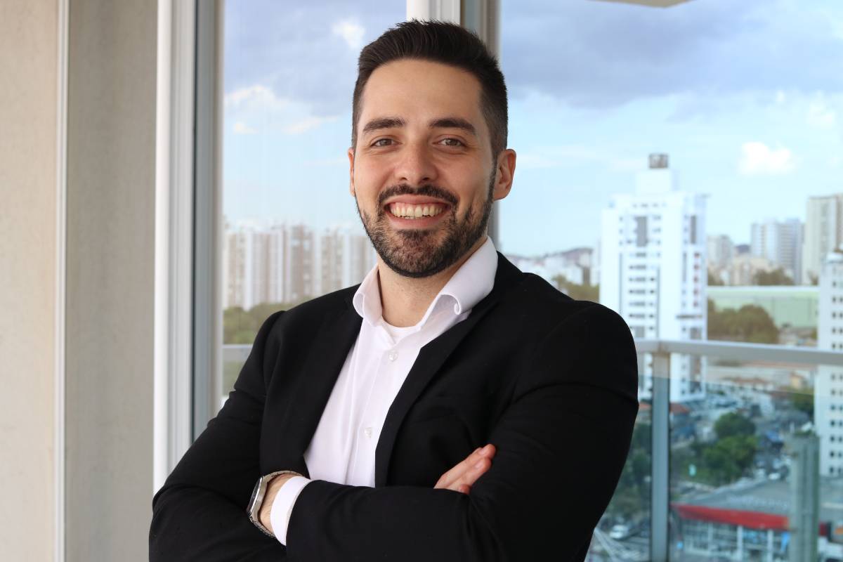 "O otimismo dos investidores se reflete em novos projetos privados e públicos voltados à expansão portuária, habitação e mobilidade urbana. Essas frentes devem movimentar a economia local e gerar oportunidades tanto para profissionais técnicos quanto para executivos e gestores de projeto", avalia Caio Rodrigues, gerente de negócios da Robert Half.