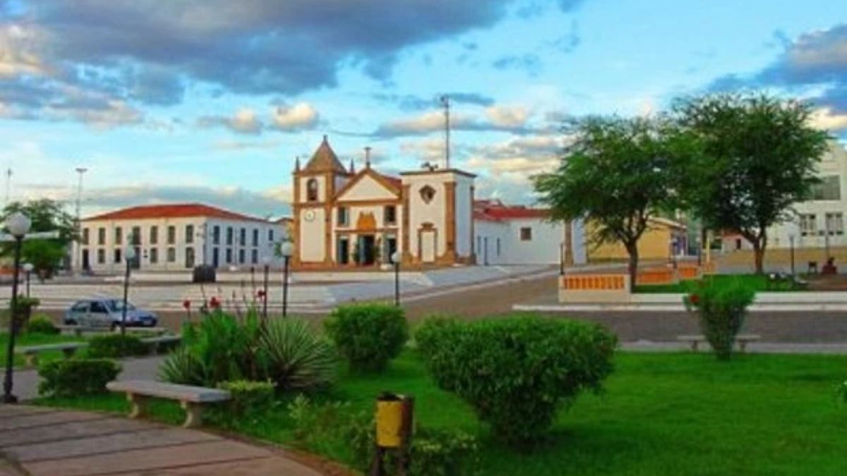 Oeiras é conhecida por sua tradição religiosa e histórica, visto que o município se desenvolveu ao redor da igreja matriz (Secretaria de Cultura de Oeiras/Divulgação)
