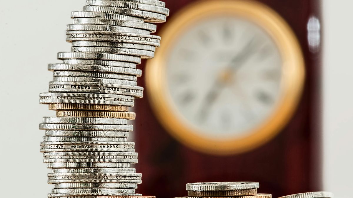 Por conta da data citada cair em um final de semana, as empresas devem depositar o benefício até o último dia útil do mês (Pixabay/Pexels)