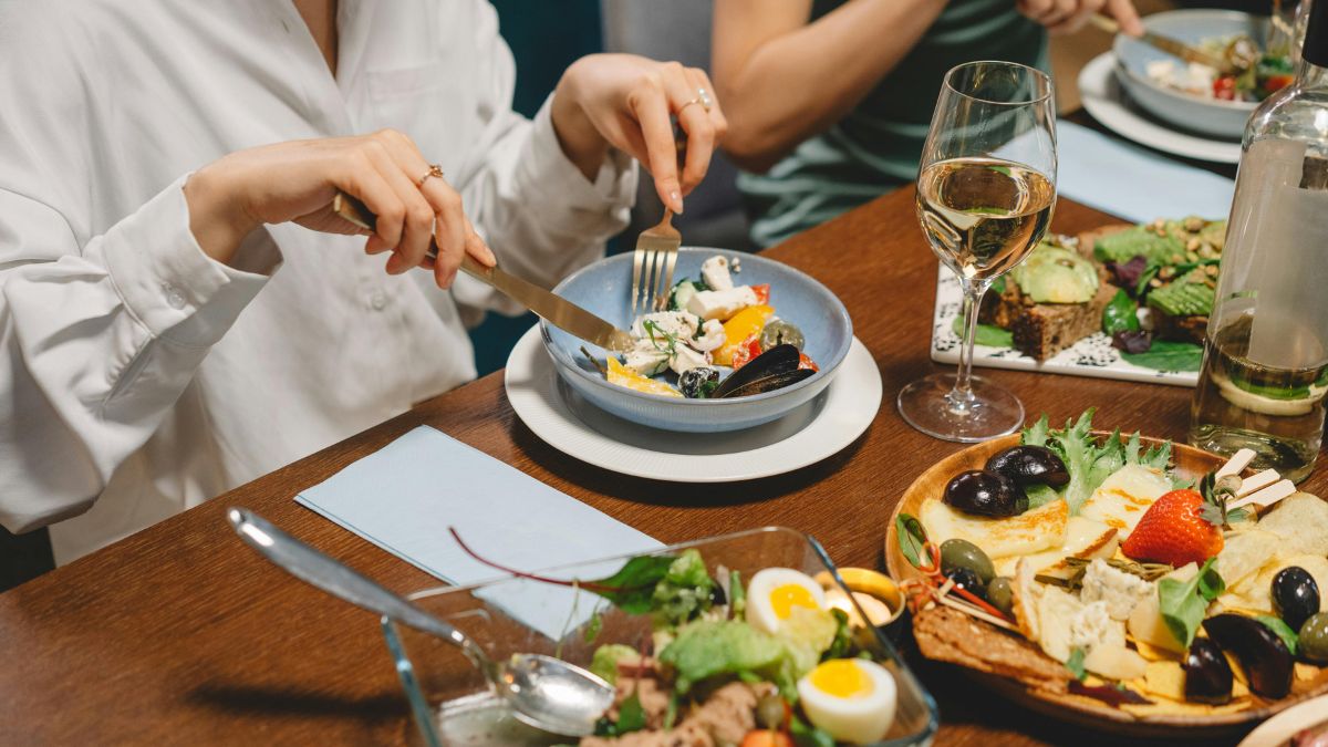 O governo federal anunciou novas regras que eliminam redes exclusivas e ampliam o número de estabelecimentos que aceitam o vale