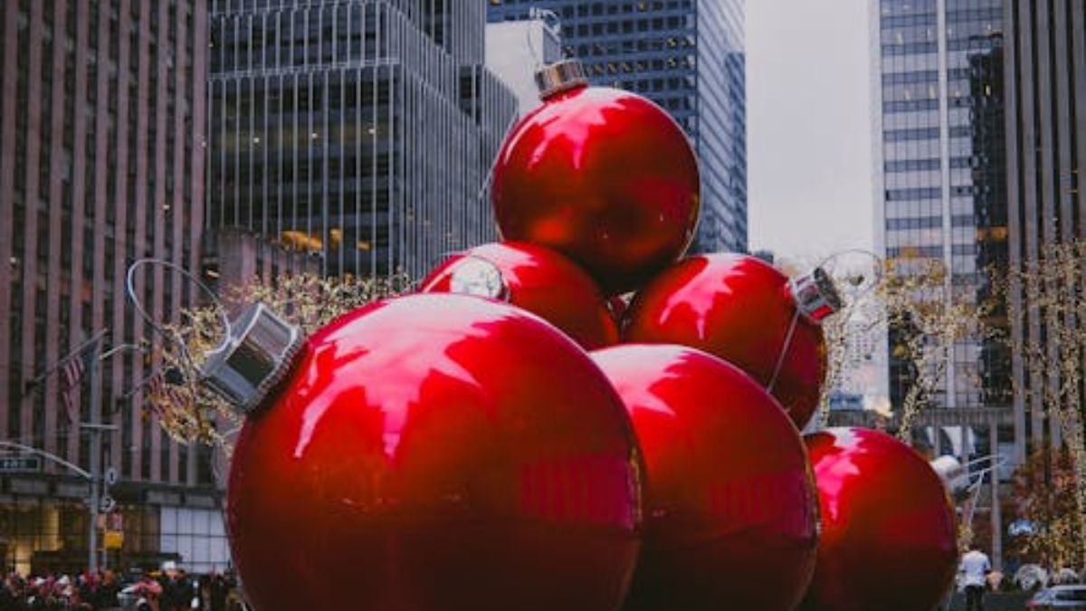 Com as ruas cobertas de neve e um visual cinematográfico durante o Natal, muitas dessas cidades contam com as decorações feitas pelos estabelecimentos e moradores (Imagem Meramente Ilustrativa/Steve Cancel/Pexels)