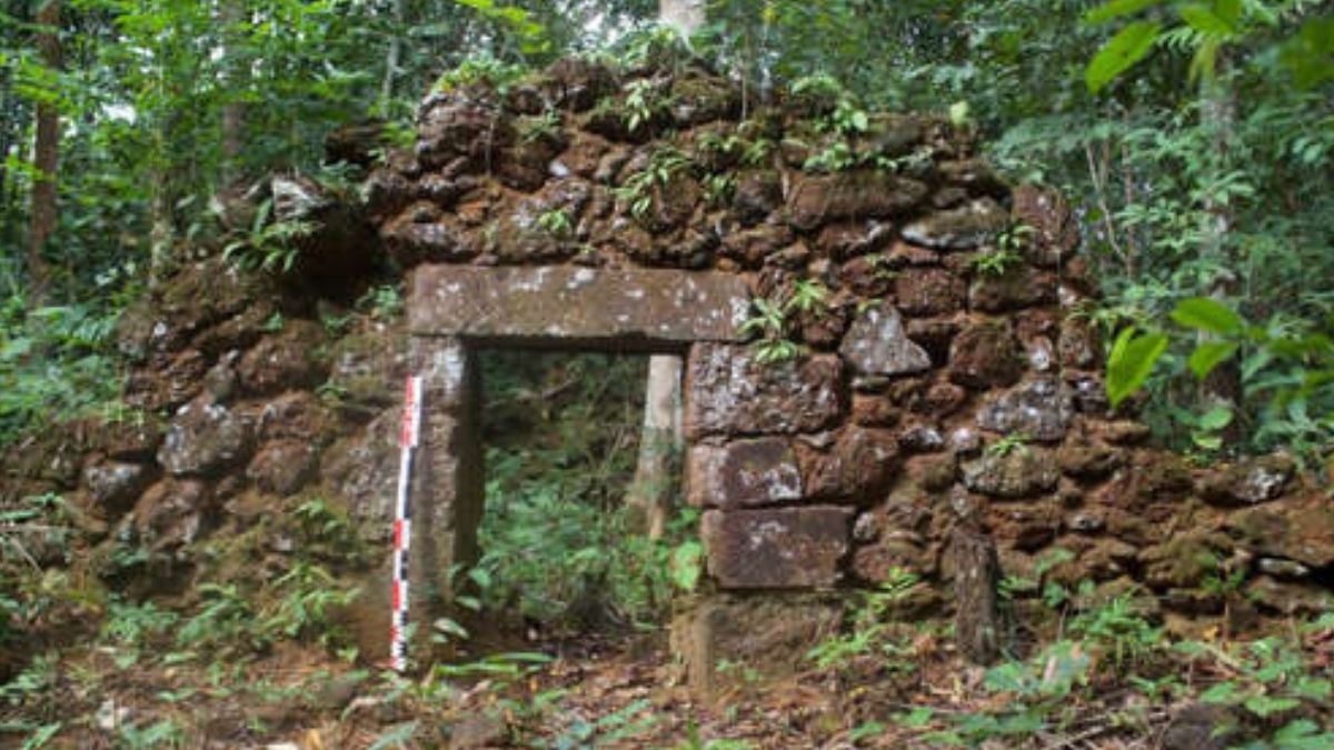 Liderados por Eduardo Neves, pesquisadores da USP mapearam ruas de vila colonial; cerâmicas e formações reticuladas são inéditas no Brasil