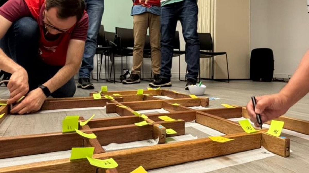 Jogo de execução, baseado em processos, pessoas e perfomance (Acervo Uno & Verso/Divulgação)