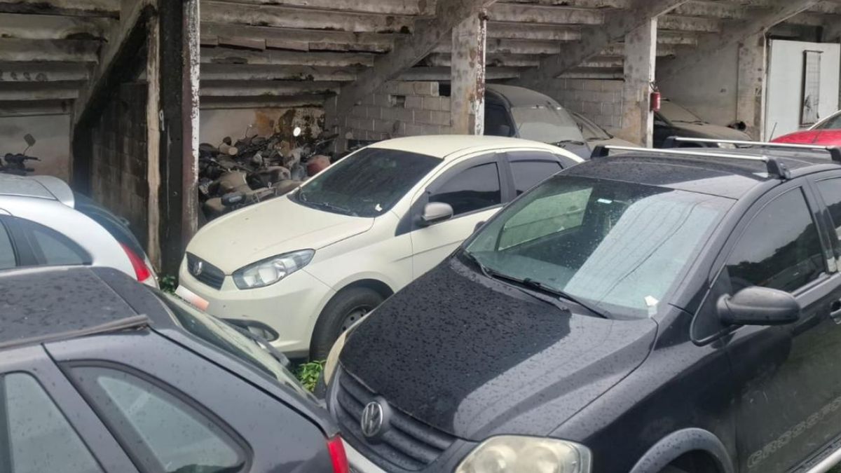 Ao ter seu carro guinchado na véspera do final de semana, alguns condutores ainda possuem dúvidas em relação ao funcionamento do pátio de Santos