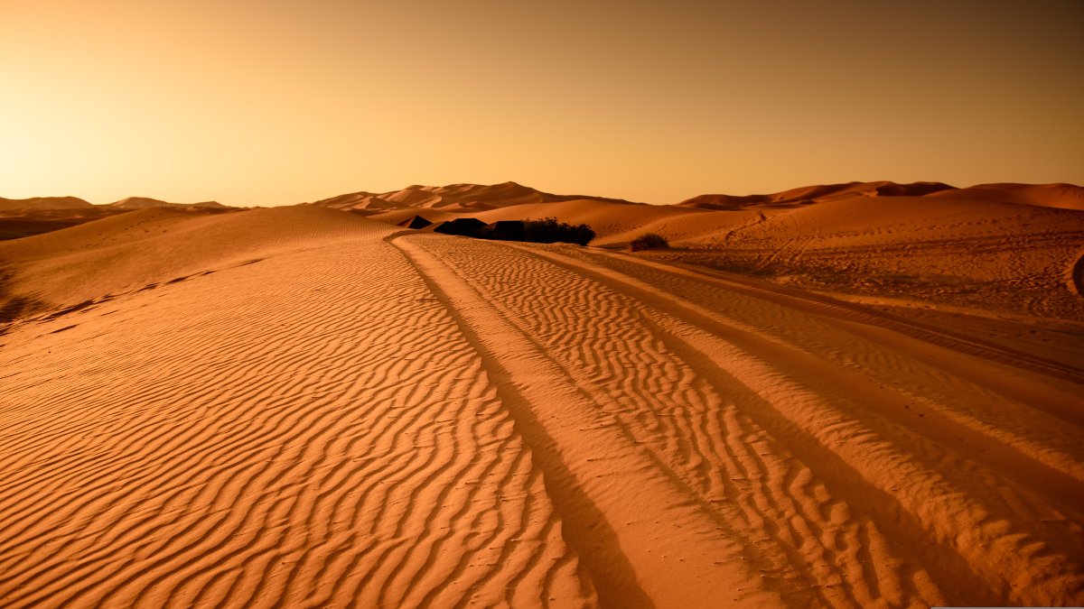Correntes de ar quente e seco impedem a formação de nuvens, favorecendo o clima árido dos desertos / Pixabay