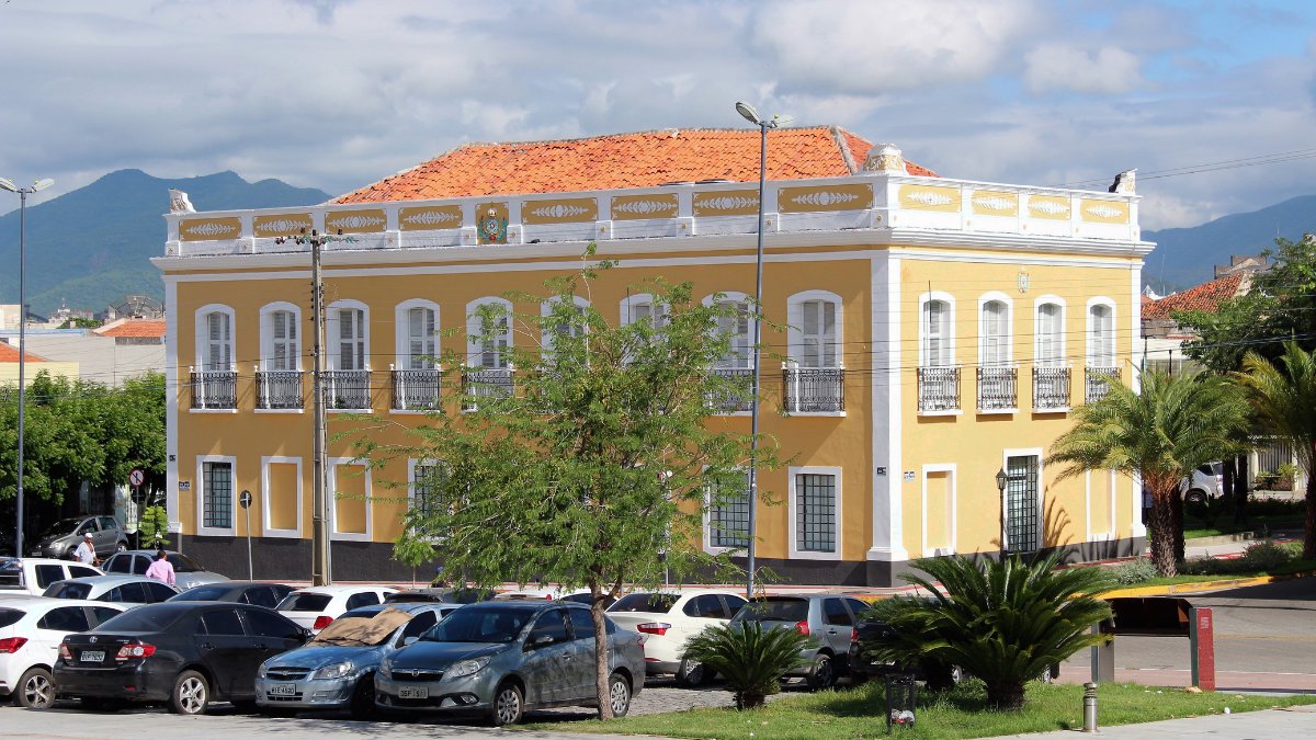 Palácio Imperial de Sobral resgata a elegância histórica da cidade e mantém viva a memória arquitetônica que marcou diferentes períodos do município / Moacir Ximenes de Melo/Wikimedia Commons