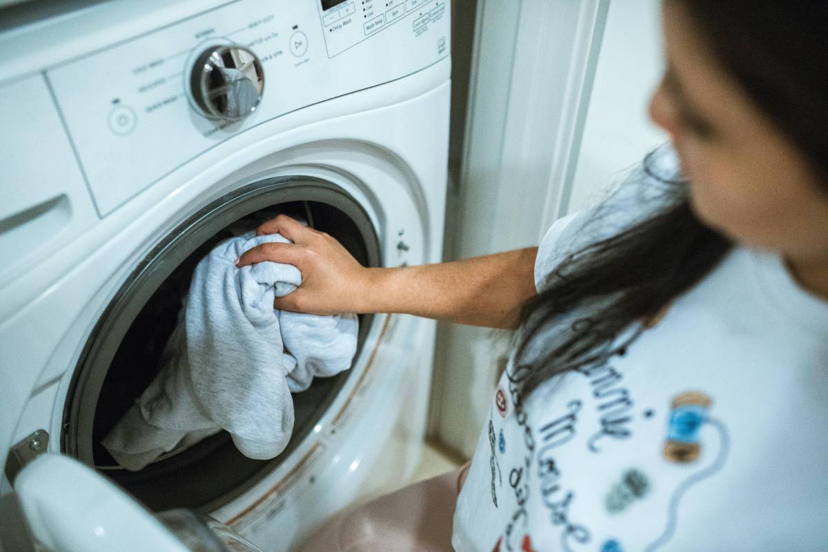 Peças brancas como novas: apenas dois comprimidos e sua lavanderia ganha um aliado poderoso contra manchas e escurecimento/Pixabay