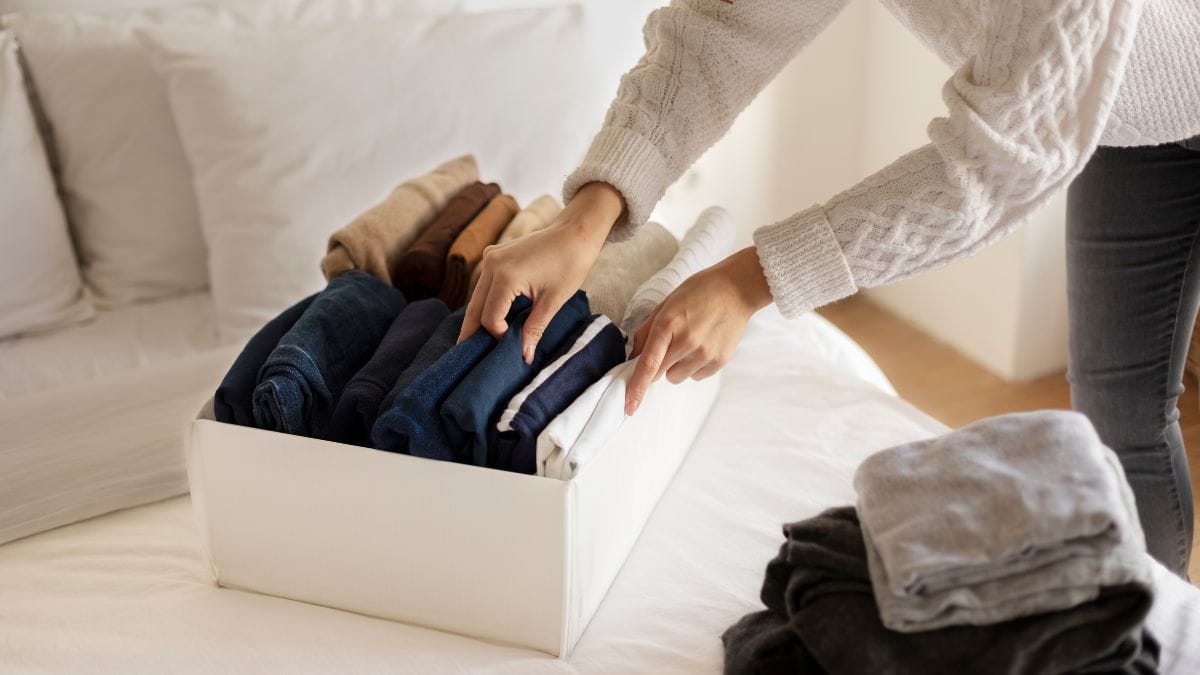 Organizadores, como cestos e caixas Ferramentas que mantêm cada categoria no seu devido espaço, facilitando a rotina e evitando que a bagunça volte/ Freepik