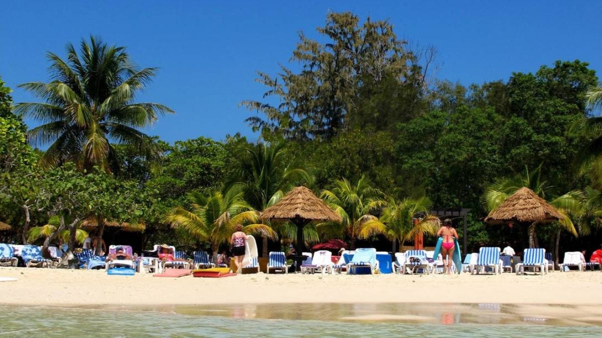 Taxas por passageiro: A Royal Caribbean paga uma taxa fixa ao governo do Haiti por cada turista que desembarca no local Talita Duvanel / O Globo