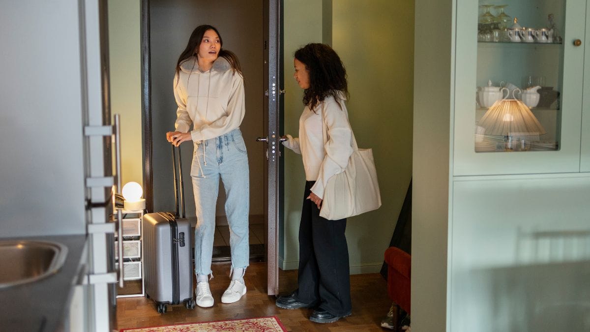 Evite sair de casa: Durante o ciclone, permaneça em local seguro e longe de janelas ou áreas abertas/ Pexels