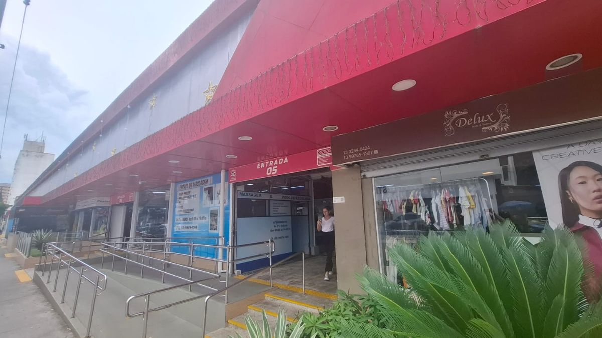 Com 16 entradas distribuídas por diferentes ruas, o Super Centro é um verdadeiro labirinto urbano que há mais de seis décadas faz parte da rotina dos santistas/ Nair Bueno/DL