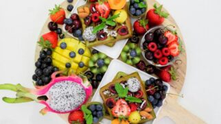 Frutas tradicionais do dia a dia japonês, como tangerina, maçã, caqui, yuzu e banana, são aliadas de energia, imunidade e bem-estar