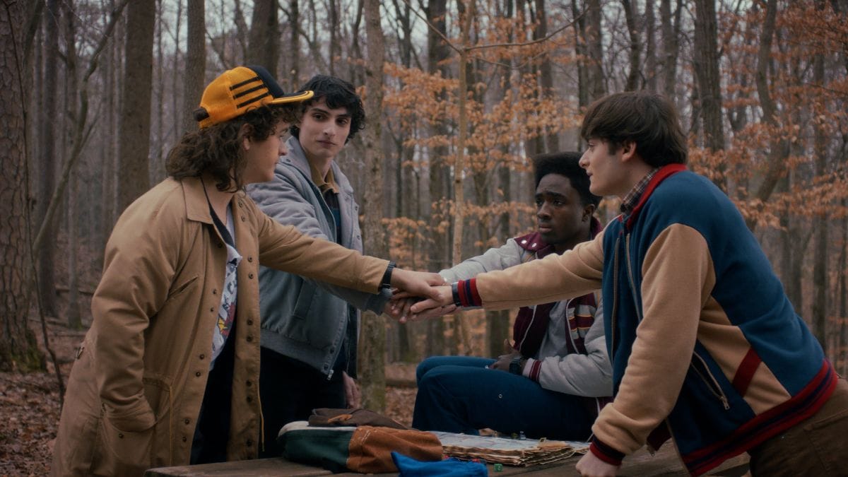 Laços de amizade e coragem continuam sendo o coração da série, mesmo diante do perigo/ Reprodução X/@NetflixBrasil