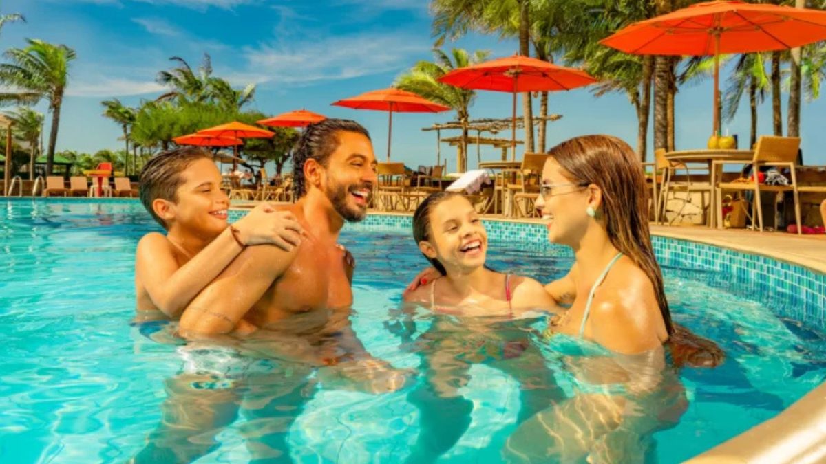 3. Quanto custa visitar Os ingressos do Beach Park variam entre R$ 250 e R$ 280, enquanto pessoas com deficiência, gestantes e idosos pagam R$ 160. Os valores podem sofrer alterações conforme a época do ano, feriados ou festividades/Divulgação