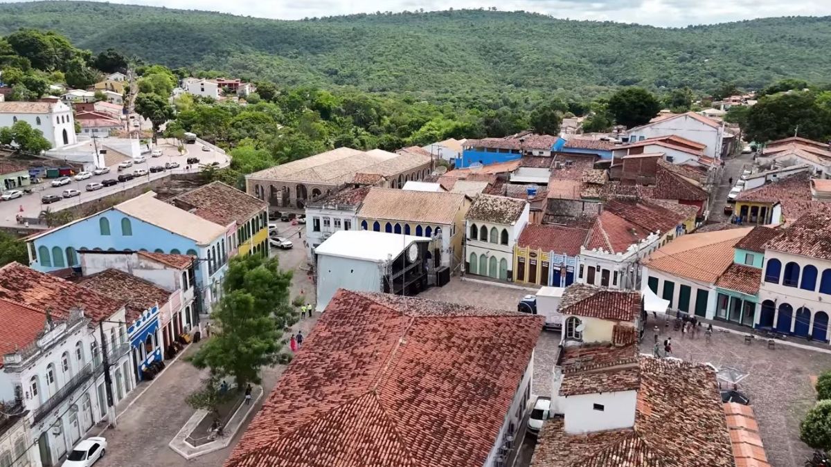Moradores e guias locais mantêm uma relação profunda com a história do lugar, especialmente com o passado ligado ao garimpo