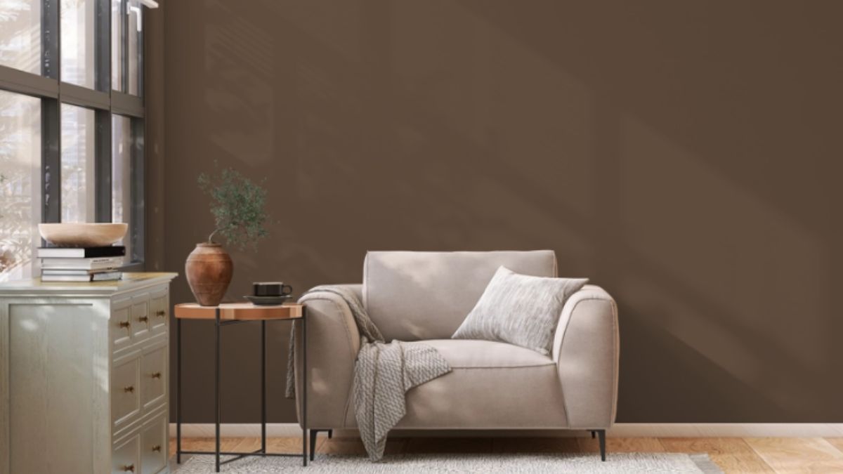 O marrom tabaco adiciona peso visual e aconchego, ideal para composições mais sofisticadas e intimistas/ Reprodução Suvinil