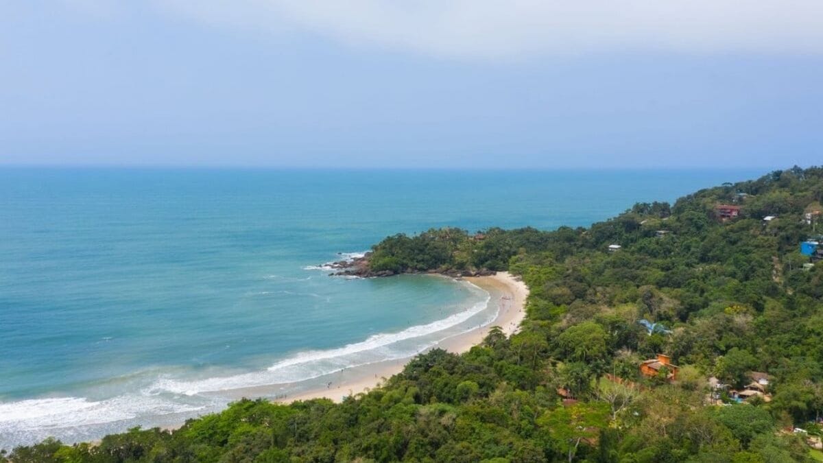 A Praia do Félix, em Ubatuba, conquista turistas e aparece como a praia paulista mais bem avaliada no ranking nacional do Tripadvisor/Wiki