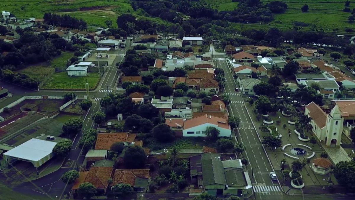 Todos se conhecem pelo nome, e as tradições rurais permanecem vivas na cidade