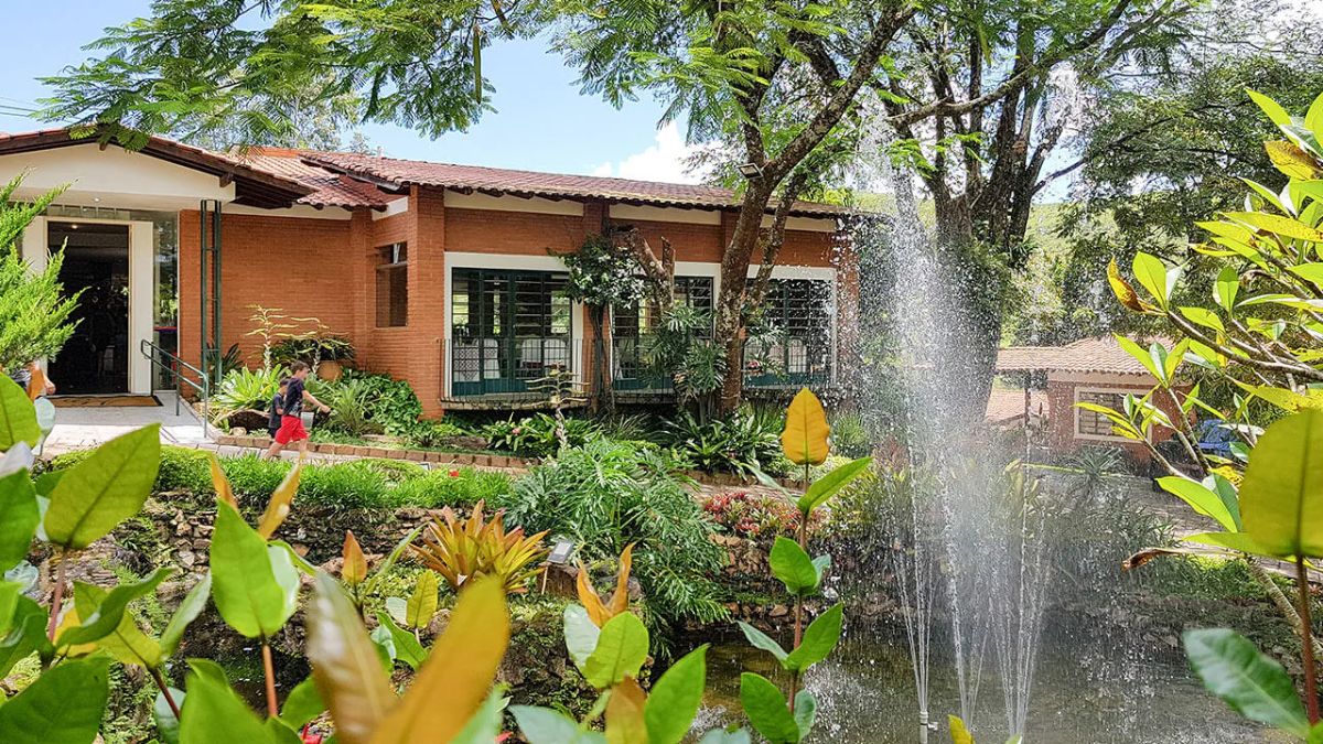 Com lazer completo e infraestrutura moderna, o Grinberg's Village Hotel une clima de fazenda com a praticidade de estar dentro da cidade/ Grinberg's Village Hotel