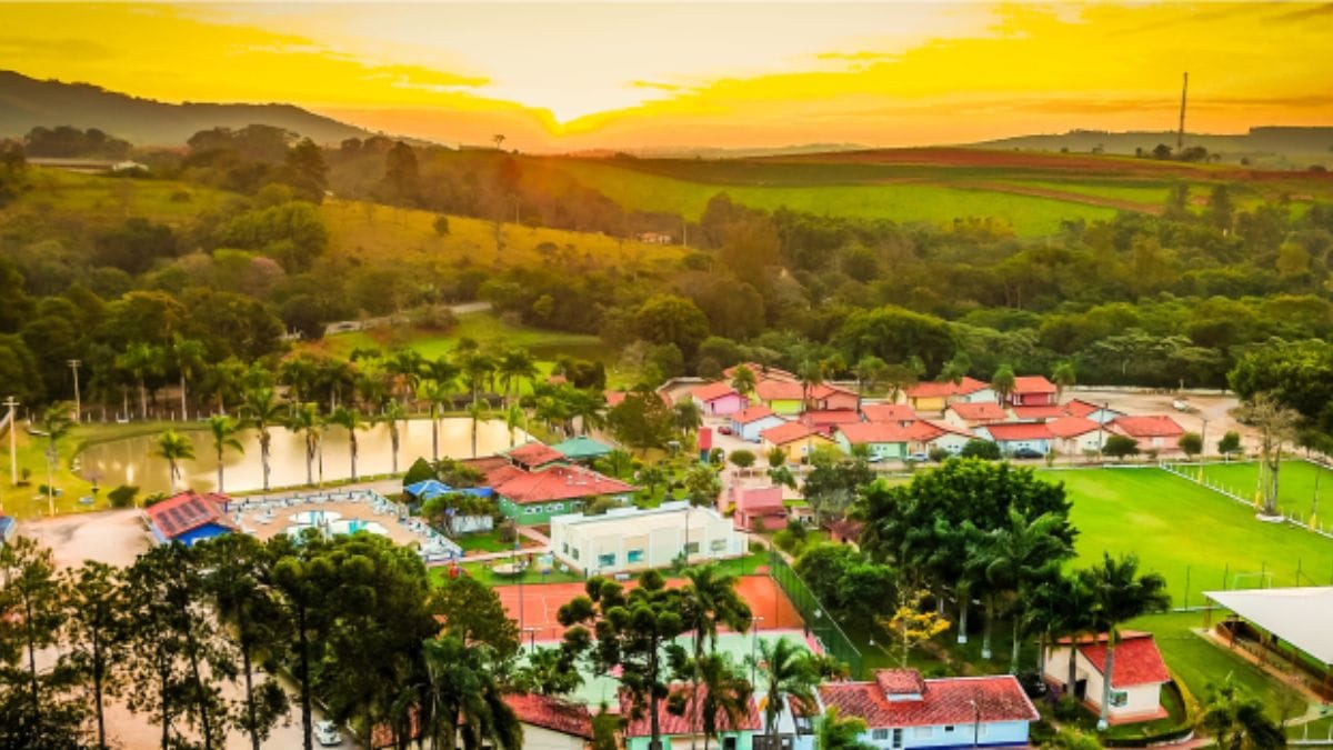 Piscinas, monitoria infantil e muitas atividades tornam o Hotel Fazenda 7 Belo uma das opções favoritas das famílias que visitam Socorro/ Reprodução Facebook/Hotel Fazenda 7 Belo