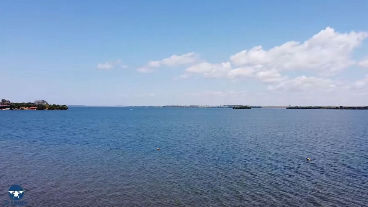 A Prainha, com água doce e areia branca, é um dos principais pontos de lazer para moradores e visitantes
