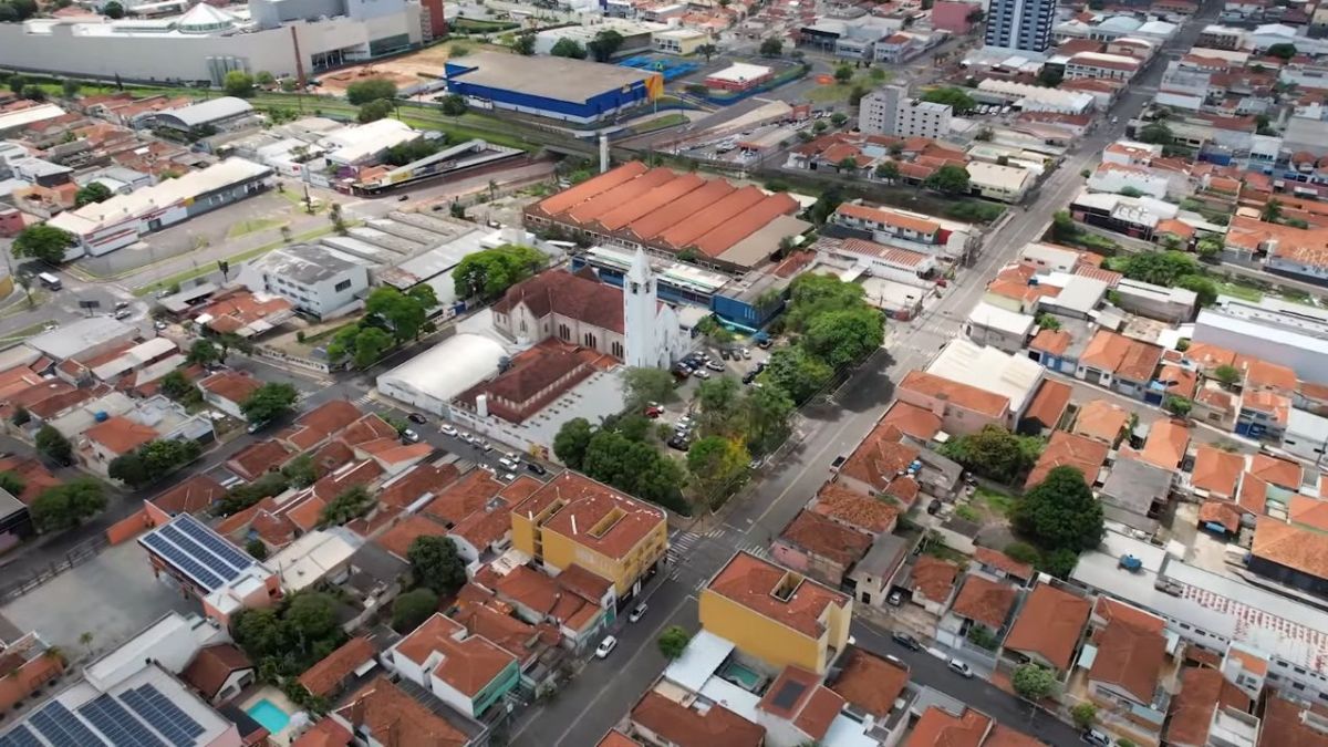 A Praça Rui Barbosa mantém o charme histórico e o clima de cidade acolhedora, sendo ponto de encontro tradicional