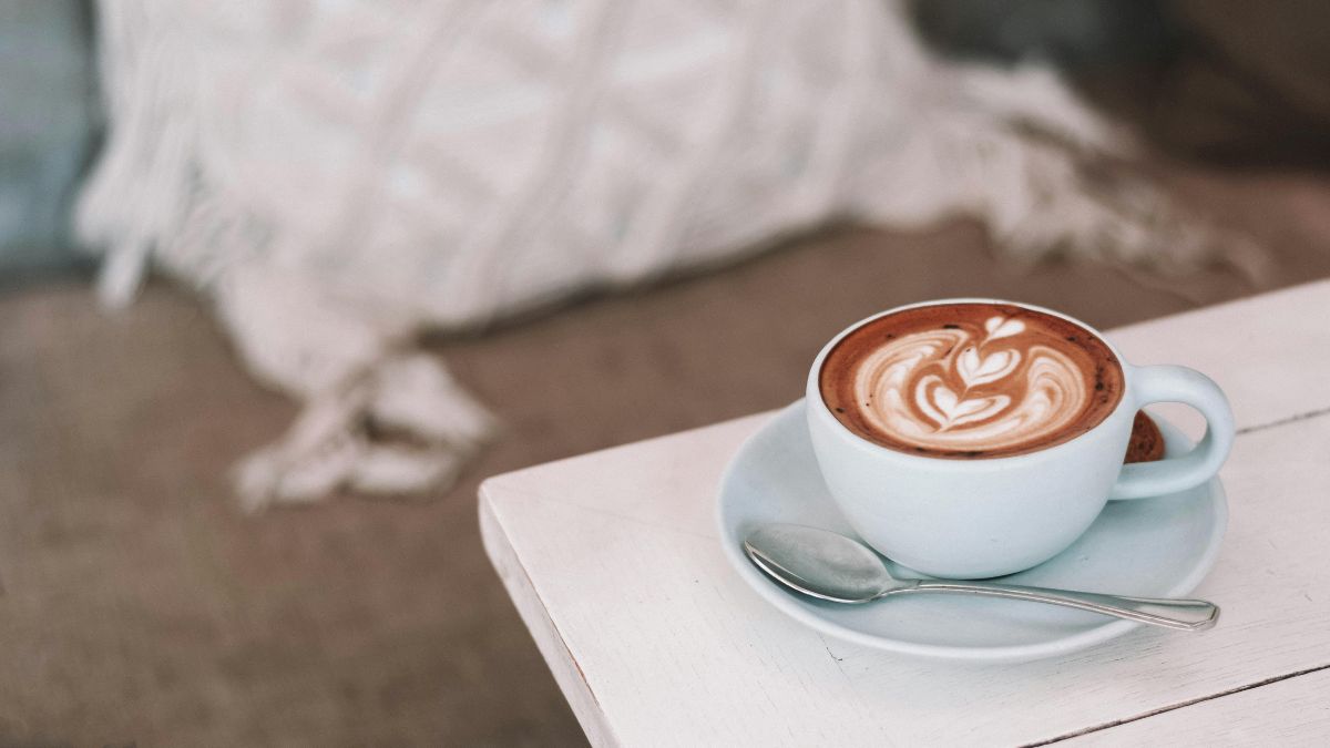 Evitar cafeína no fim do dia impede que você durma tarde demais ou que o sono fique pesado e pouco restaurador/ Pexels